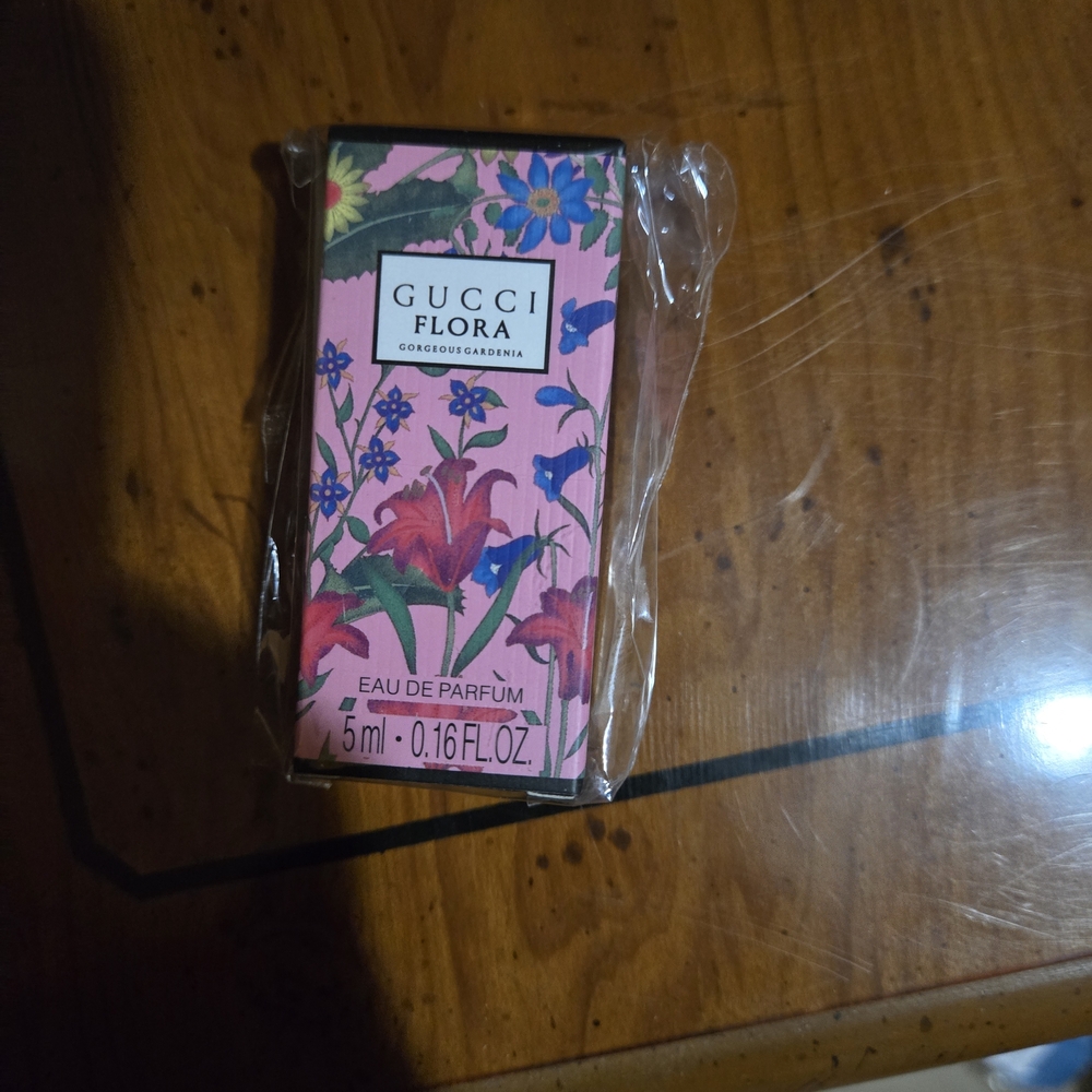 Gucci Flora Eau de Parfum 5ml with Pink and Blue Floral Design